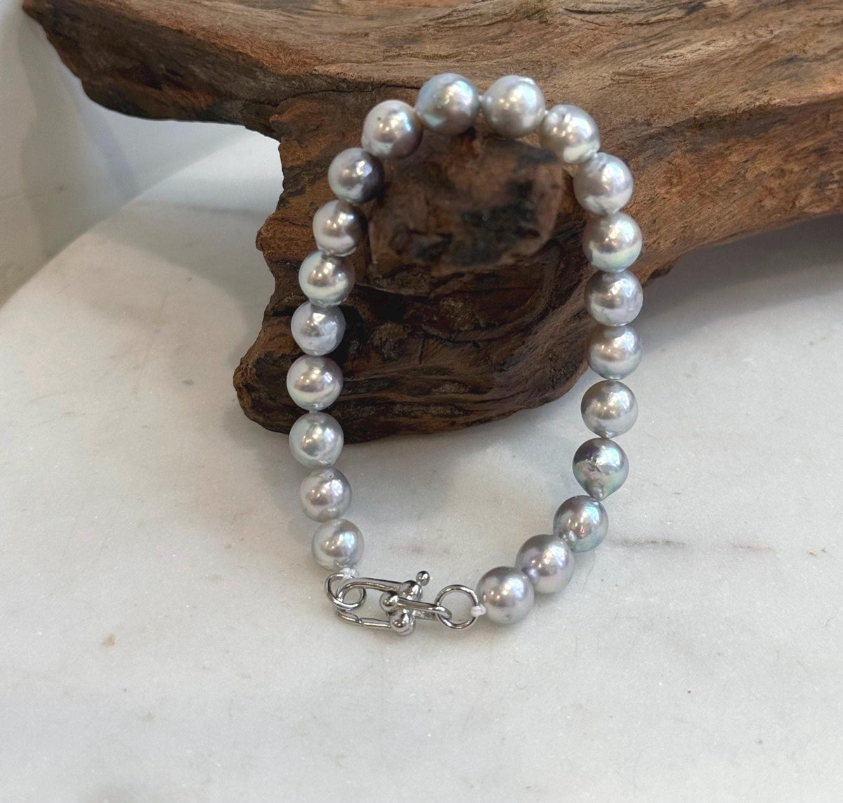 Japanese Akoya pearl bracelet with 21 genuine saltwater pearls