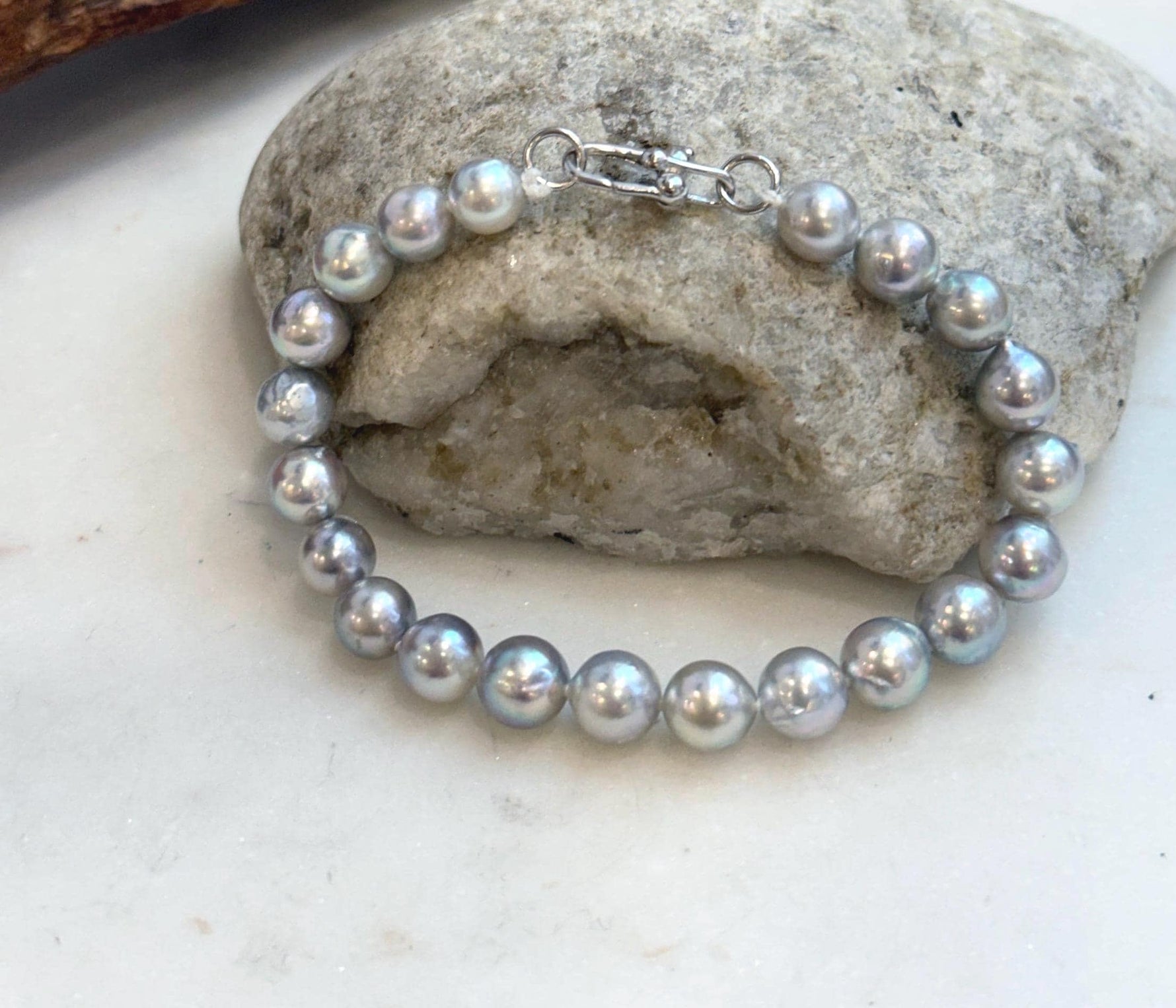 7.4–8mm Japanese Akoya pearl bracelet with mirror luster