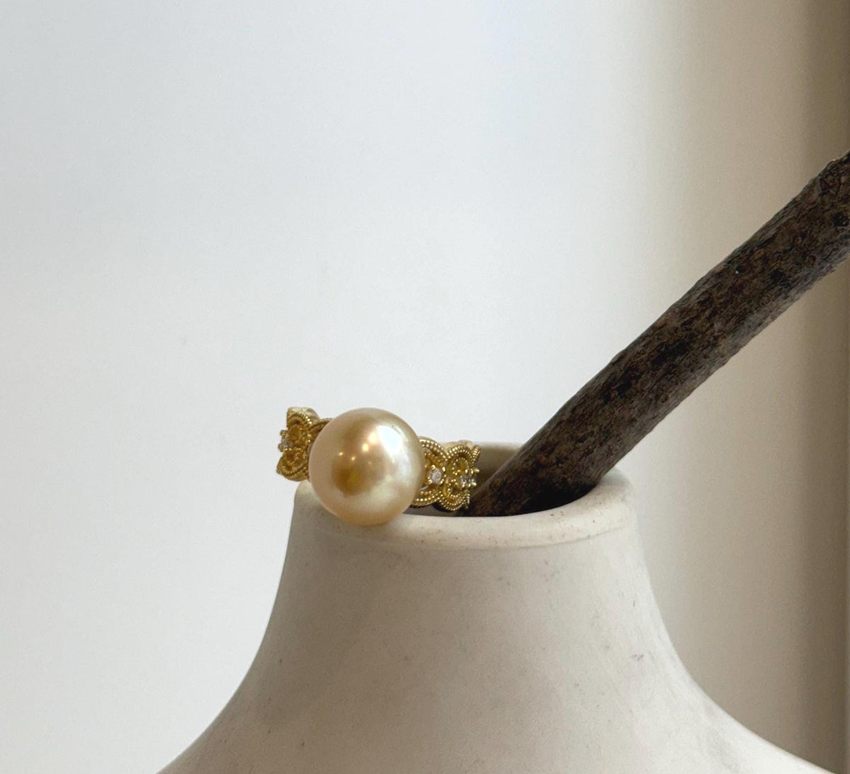 Elly’s 11.1mm South Sea deep tea golden pearl lace ring
