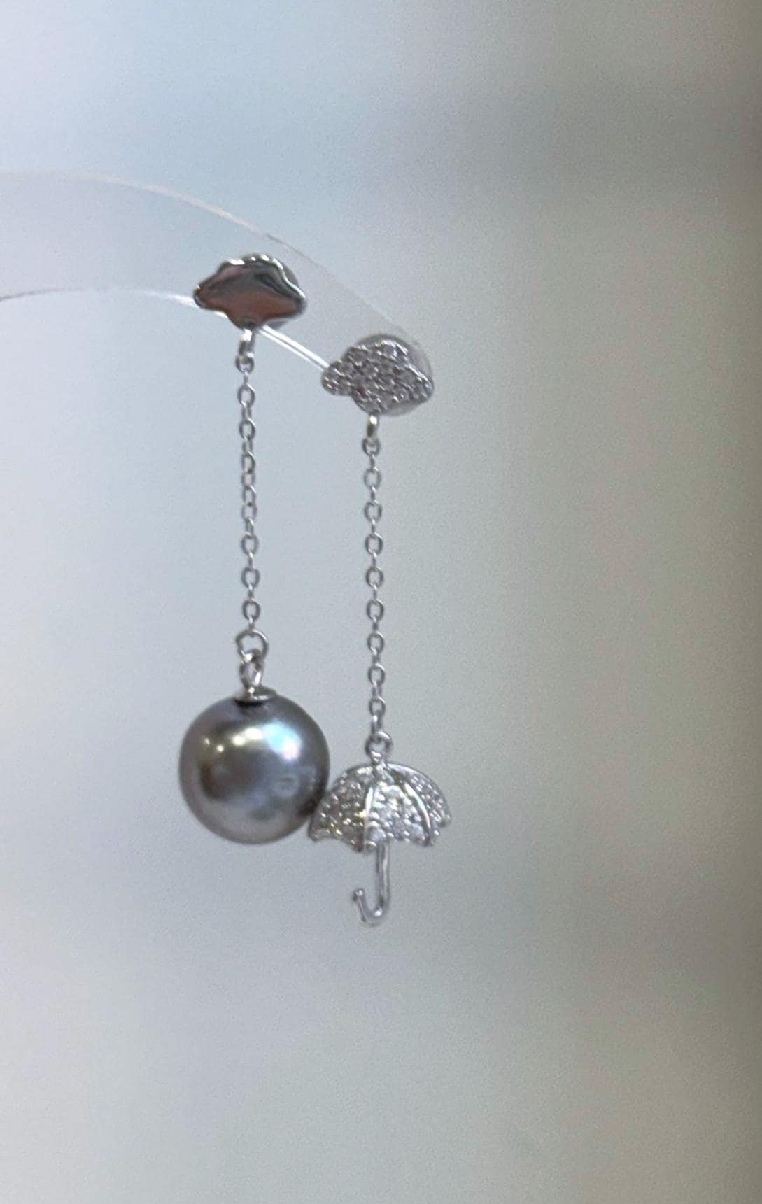 Genuine saltwater Tahitian pearl earrings with mirror luster