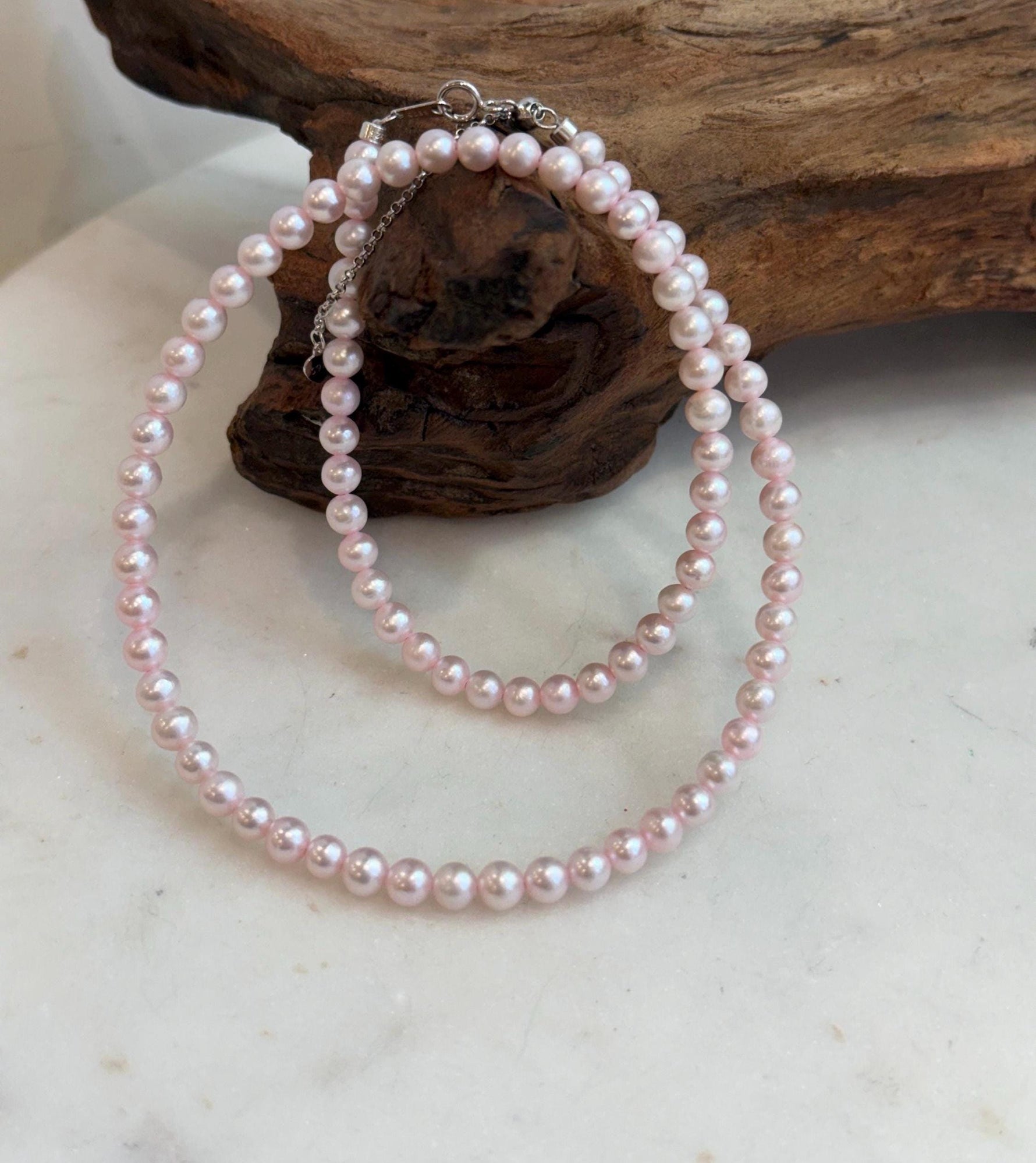 Genuine freshwater pearl necklace with high mirror luster surface
