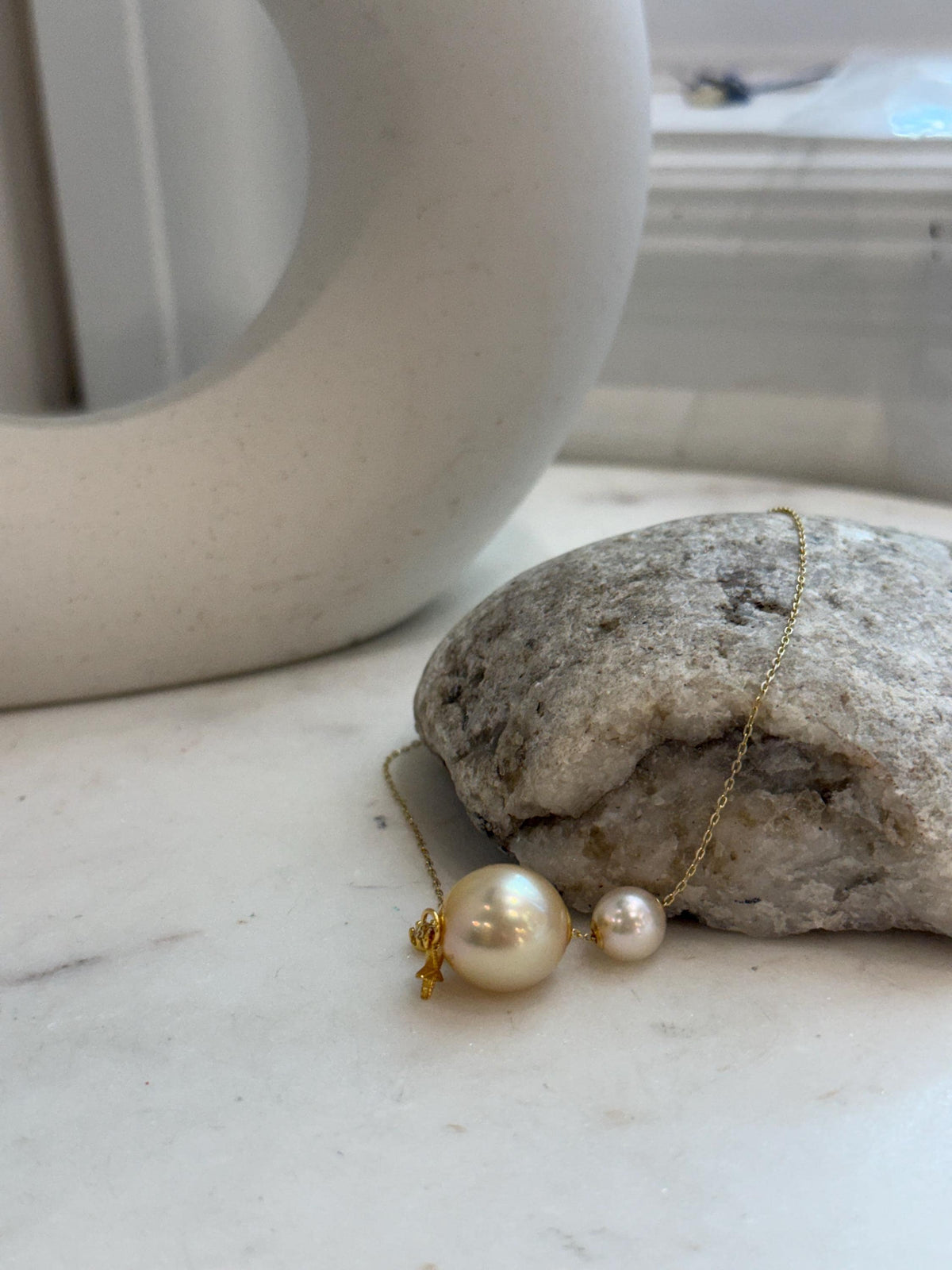 Mirror luster golden pearl pendant with elegant 18K gold setting