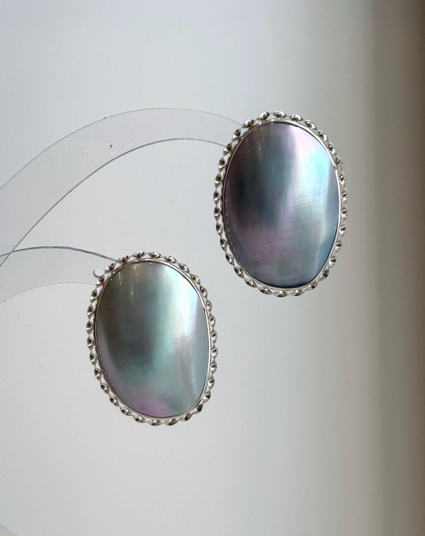2. 7×3.7cm blue Mabe pearl earrings in S925 sterling silver