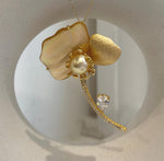 2-in-1 golden pearl brooch and pendant with elegant floral design and extreme mirror luster.