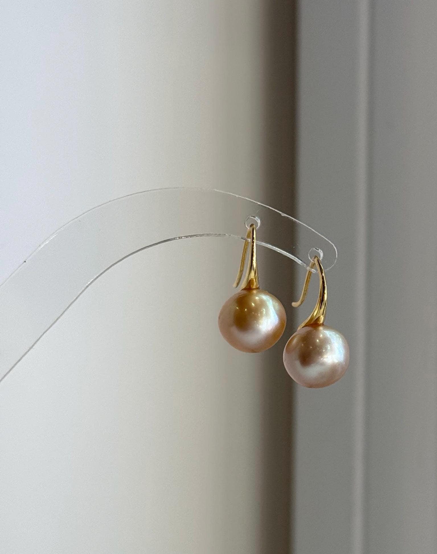 10.9mm South Sea deep gold pearl high heel hook earrings with mirror luster