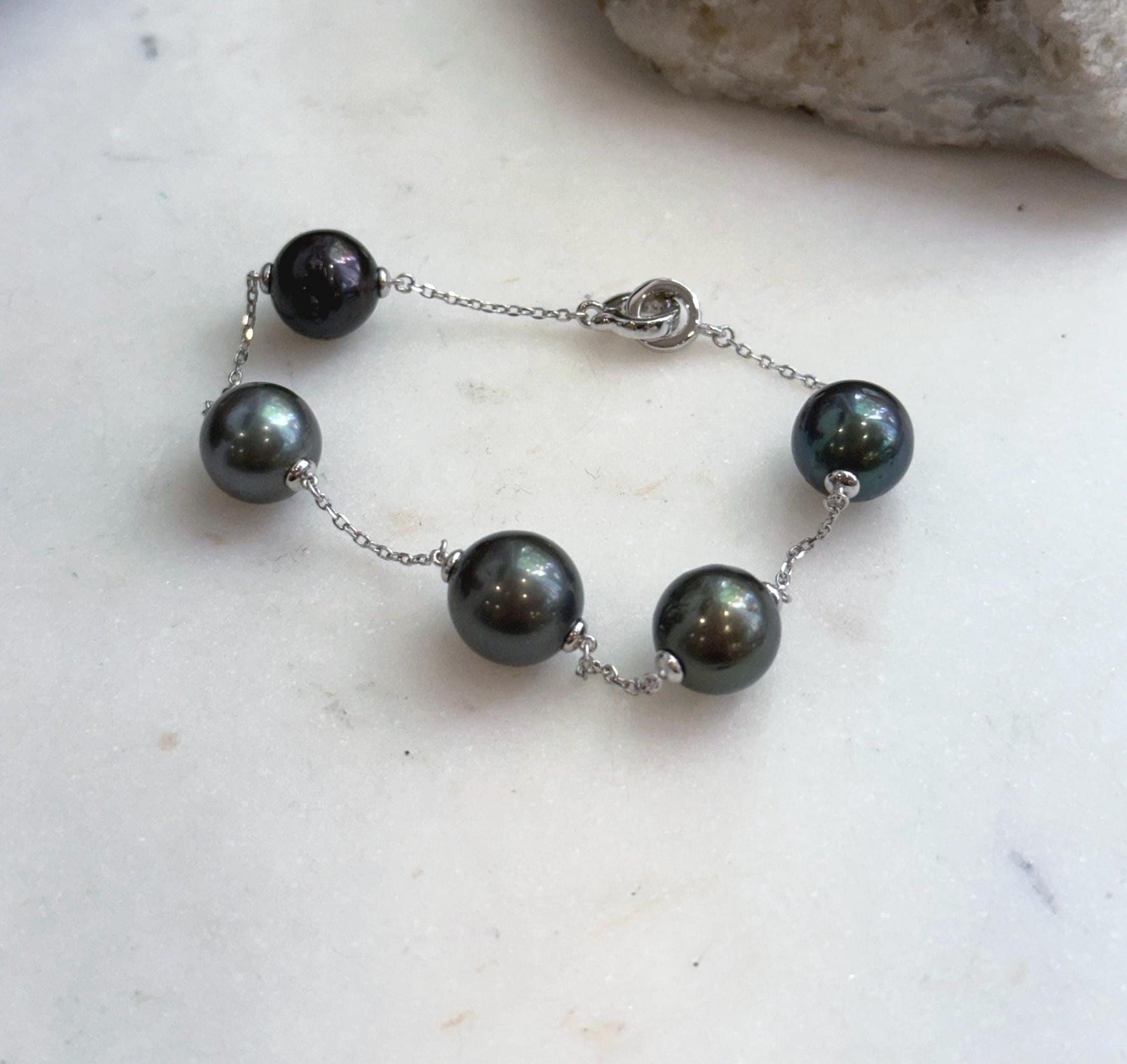 7.4 inch Tahitian pearl bracelet with five genuine saltwater pearls