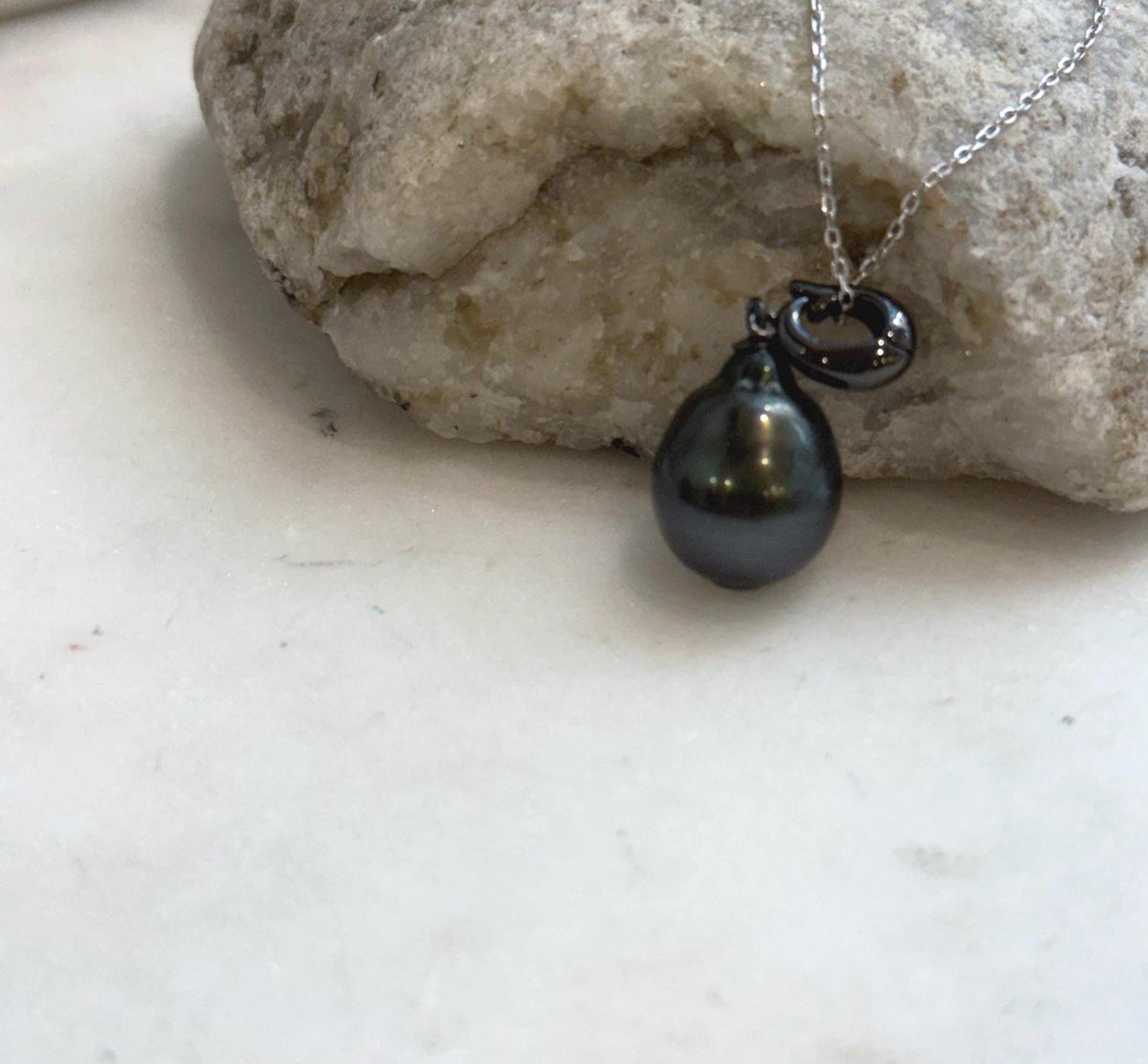 Genuine Tahitian saltwater pearl pendant in rich hunter green tone
