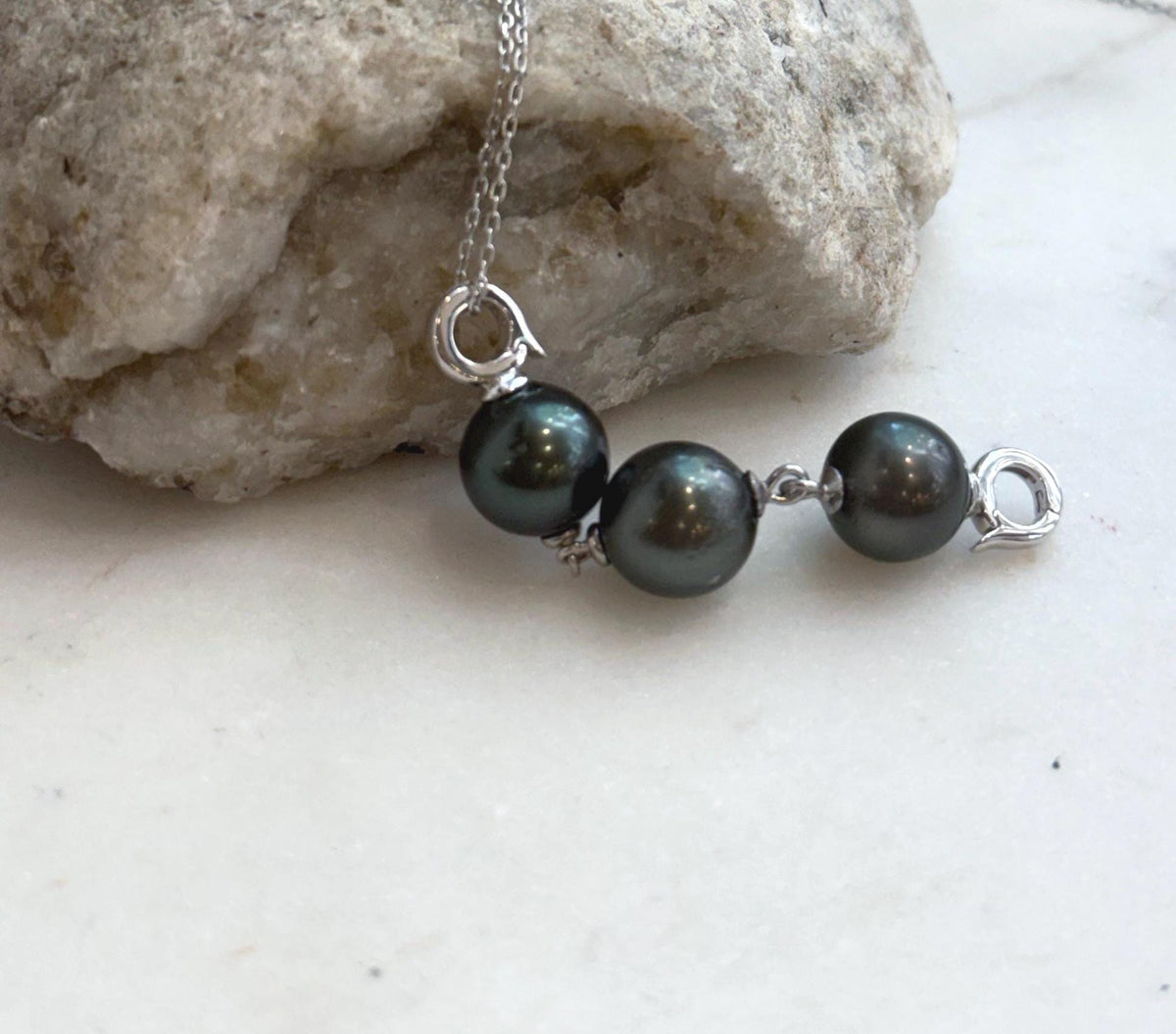 Platinum and hunter color Tahitian ocean pearl extender