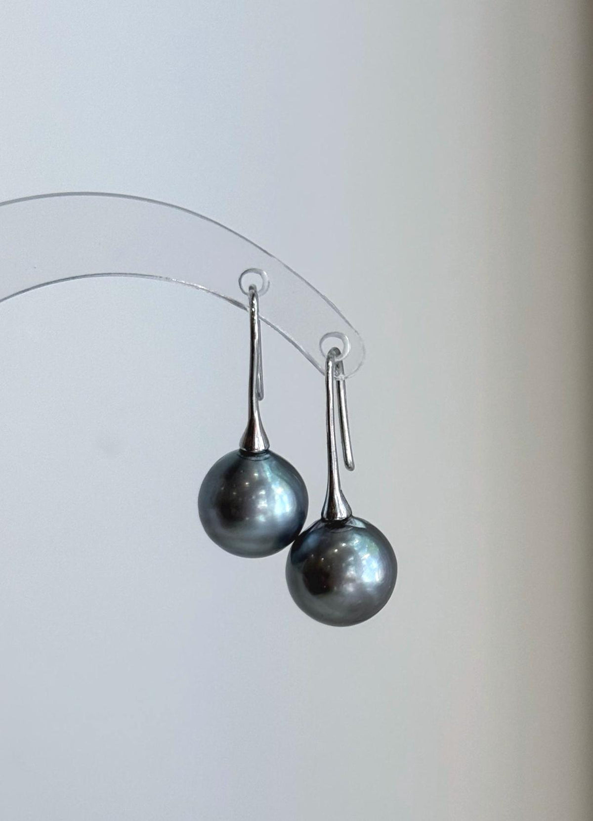 Genuine Tahitian saltwater pearl earrings with cool platinum tones