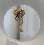 Tahitian pearl 2-in-1 jewelry design wearable as both a brooch and pendant.