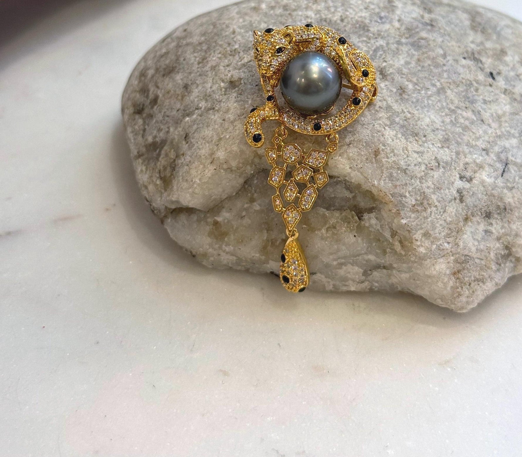 Statement animal jewelry featuring a luminous platinum-tone Tahitian pearl.
