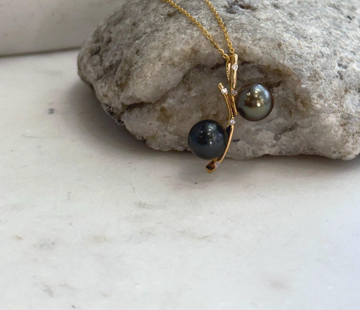 Mirror luster Tahitian pearls set in a modern S925 sterling silver pendant