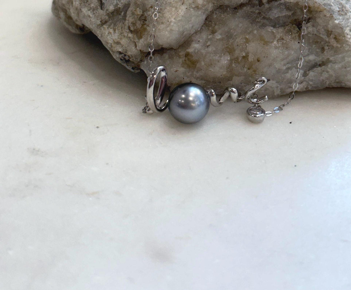 Natural Tahitian pearl pendant with polished S925 sterling silver chain