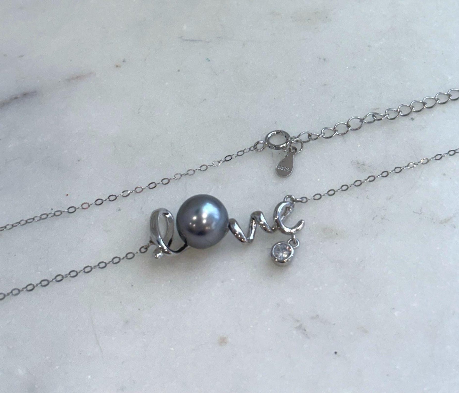Genuine ocean pearl pendant chain set featuring a romantic love design