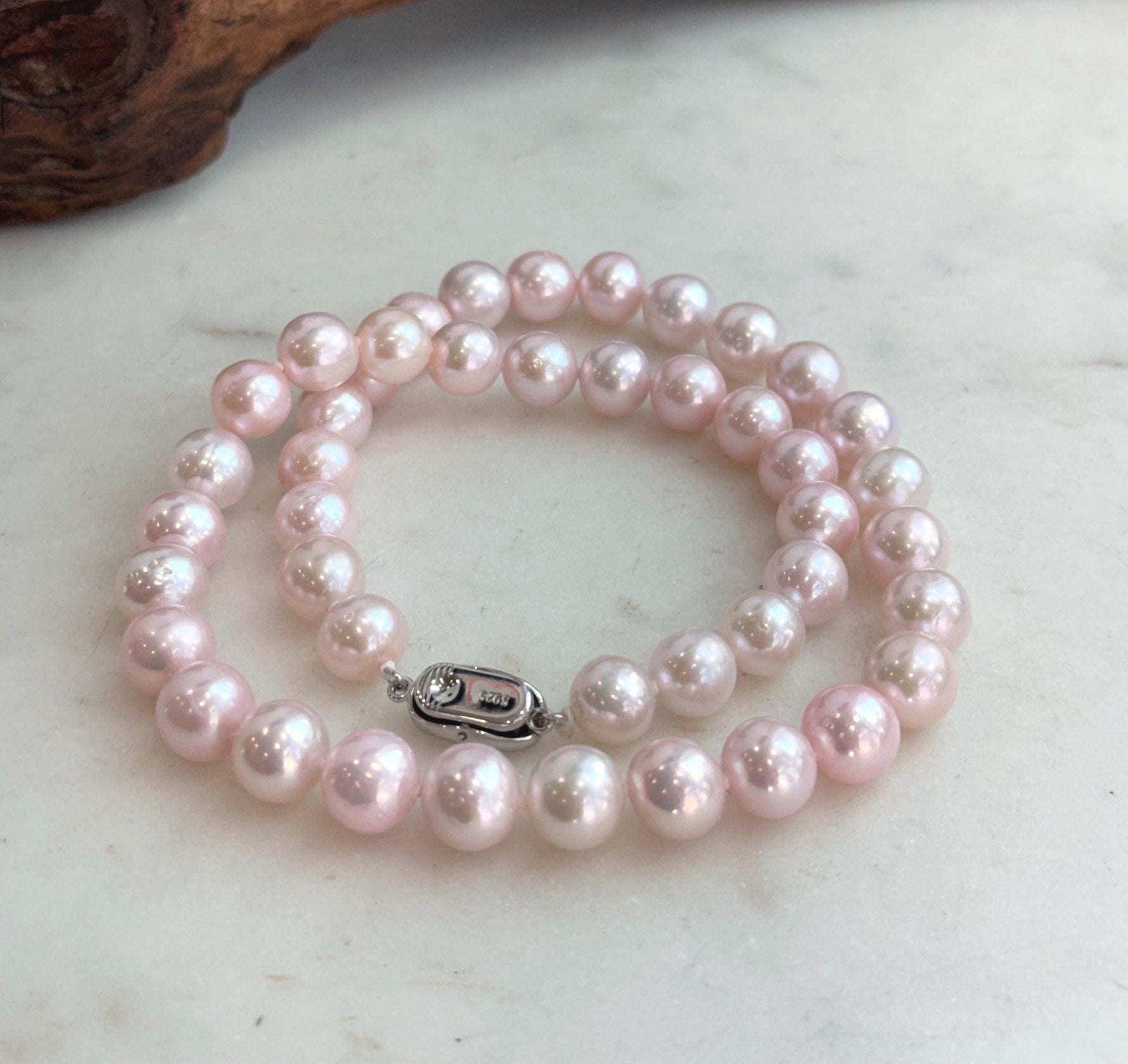 9–10mm pale pink pearl strand with smooth surfaces and exceptional mirror-like shine.