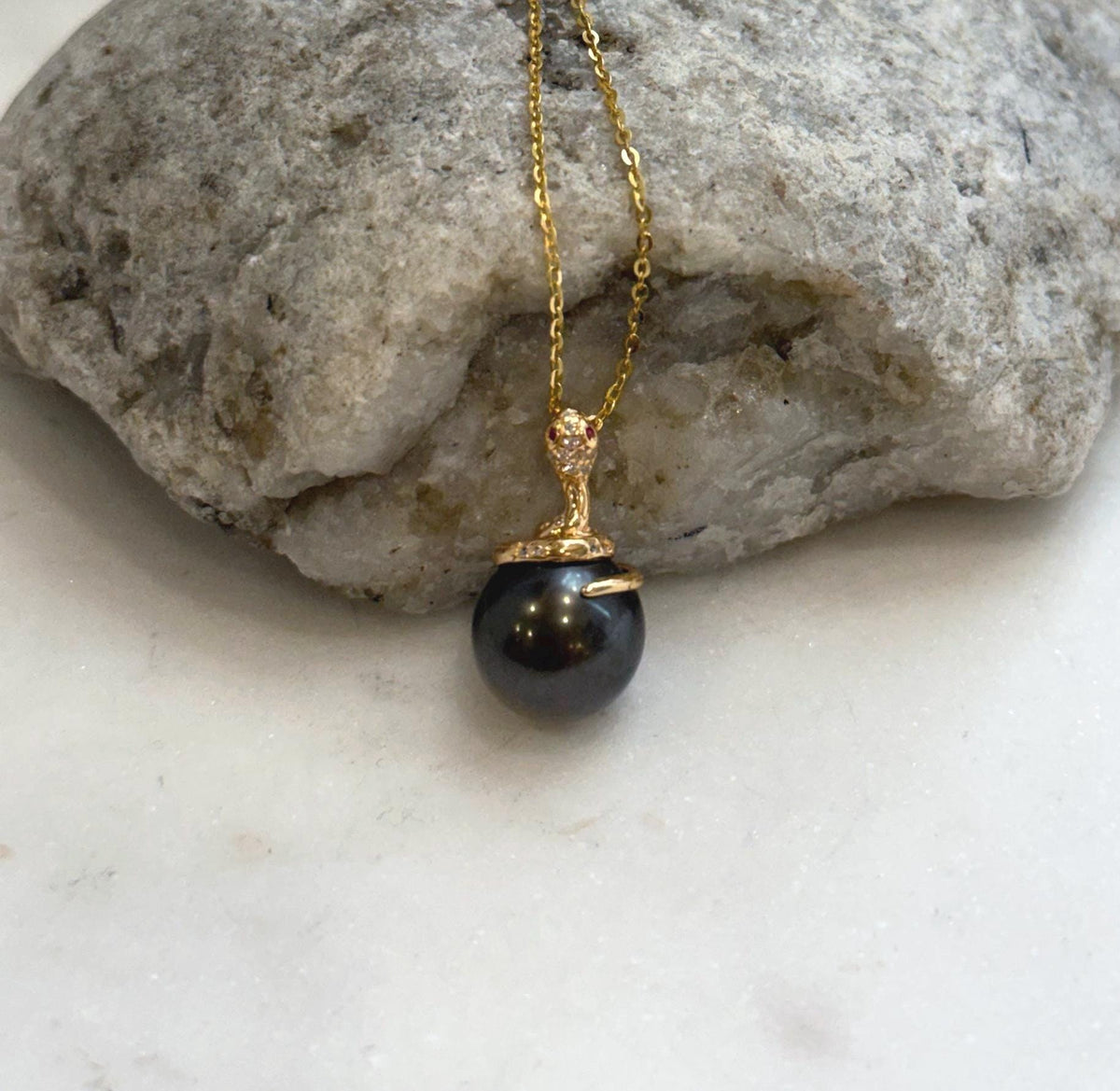 Mirror luster Tahitian chocolate pearl set in an S925 sterling silver snake pendant