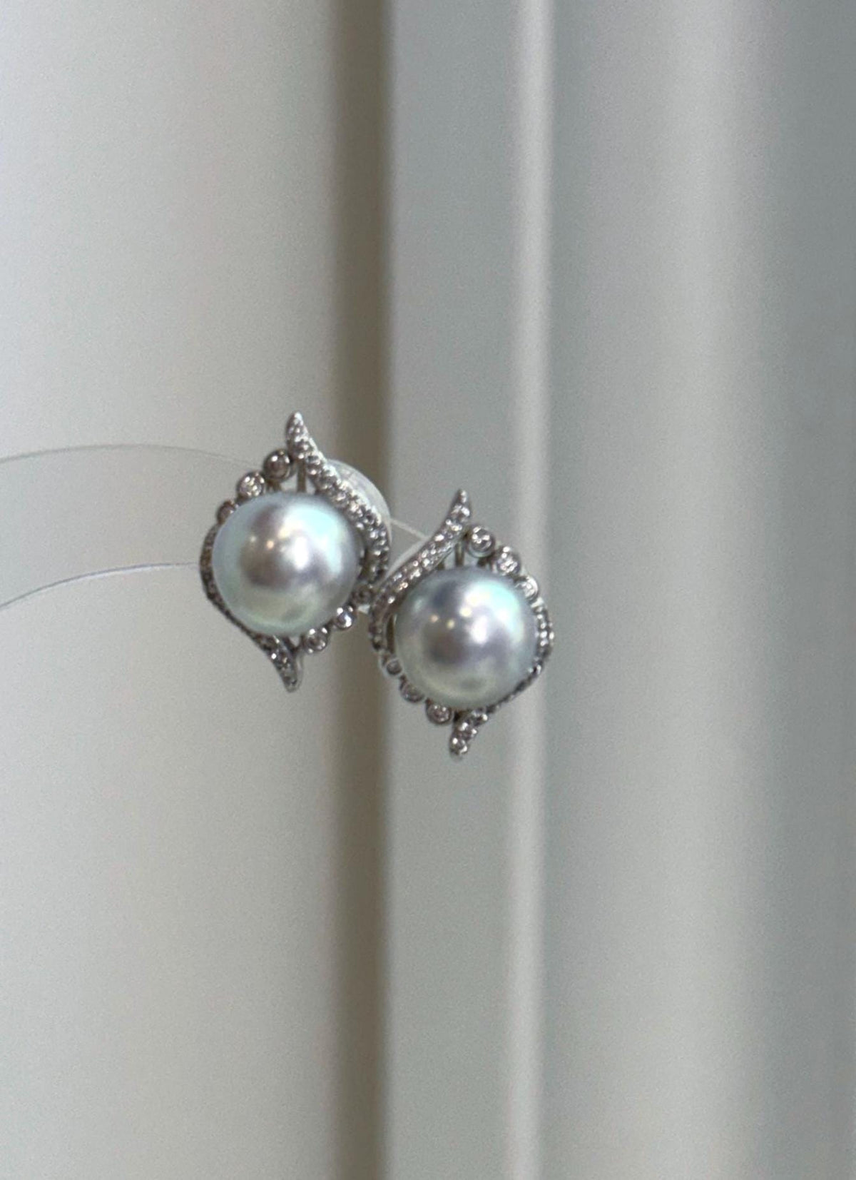 Elly’s 8.8mm Akoya ocean blue silver pearl earrings with beautiful mirror luster and S925 sterling silver settings.