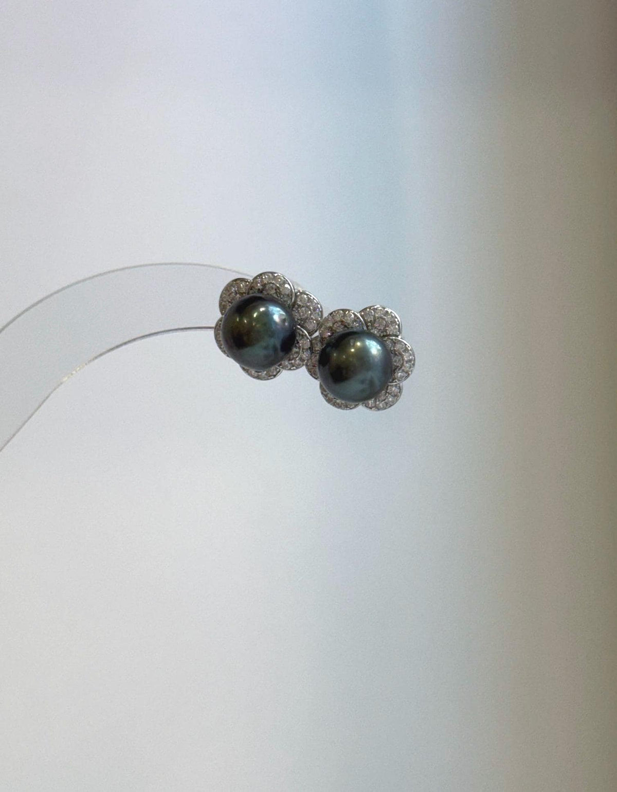 Natural Tahitian ocean pearl stud earrings paired with S925 sterling silver floral earring jackets for an elegant look.
