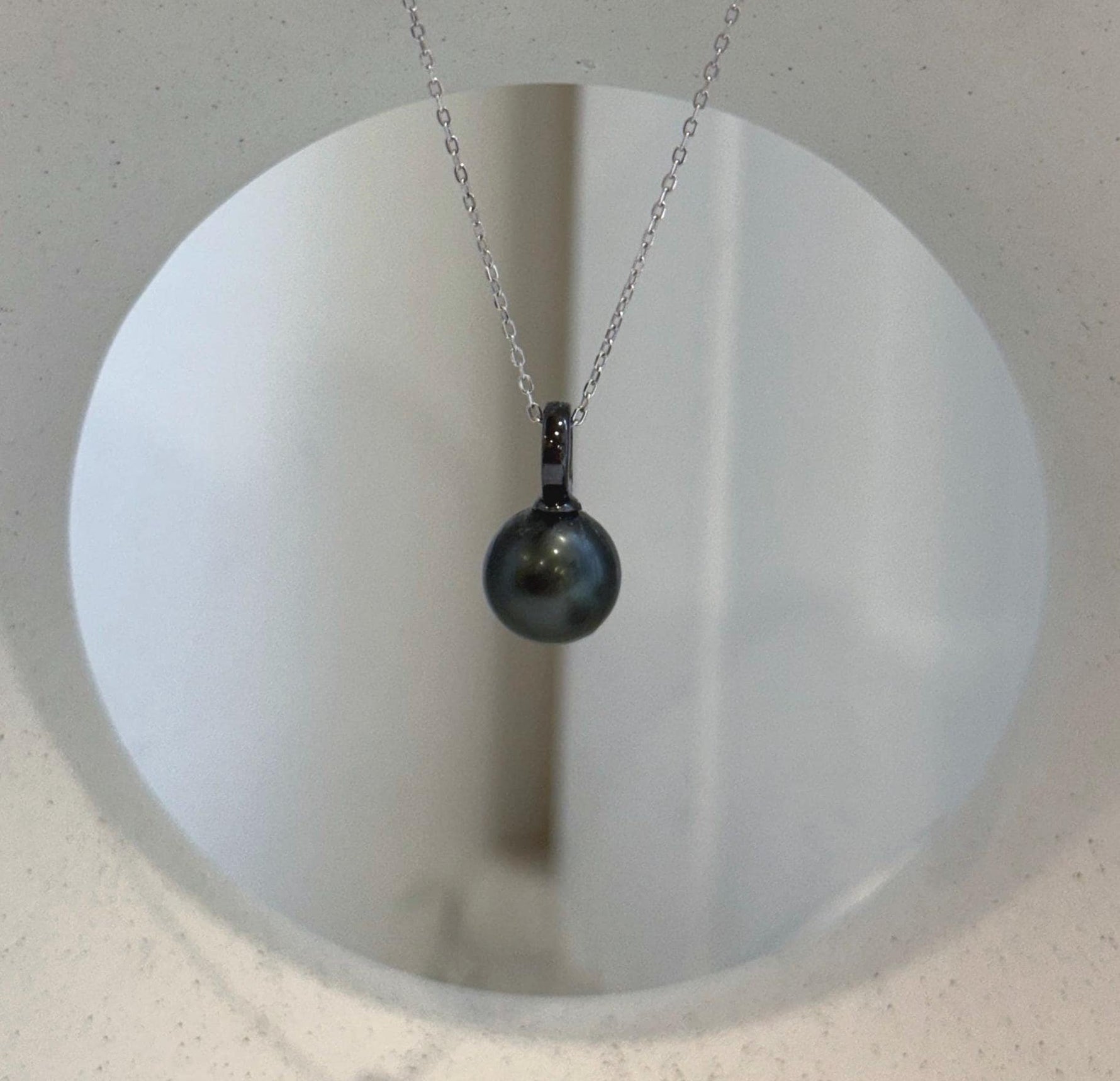 10mm Tahitian ocean pearl pendant with mirror luster and S925 sterling silver setting
