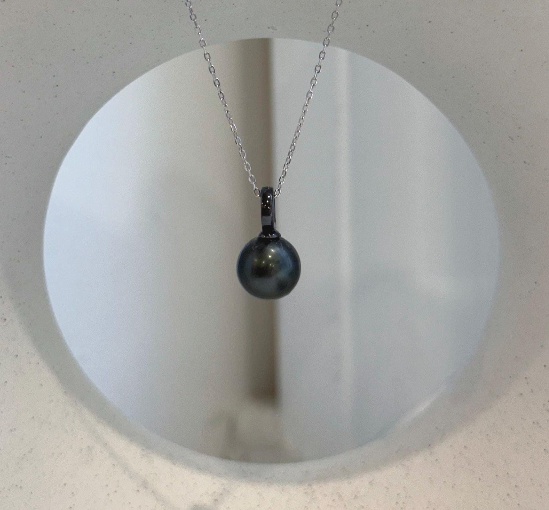 Genuine 10mm Tahitian saltwater pearl necklace pendant with beautiful natural luster