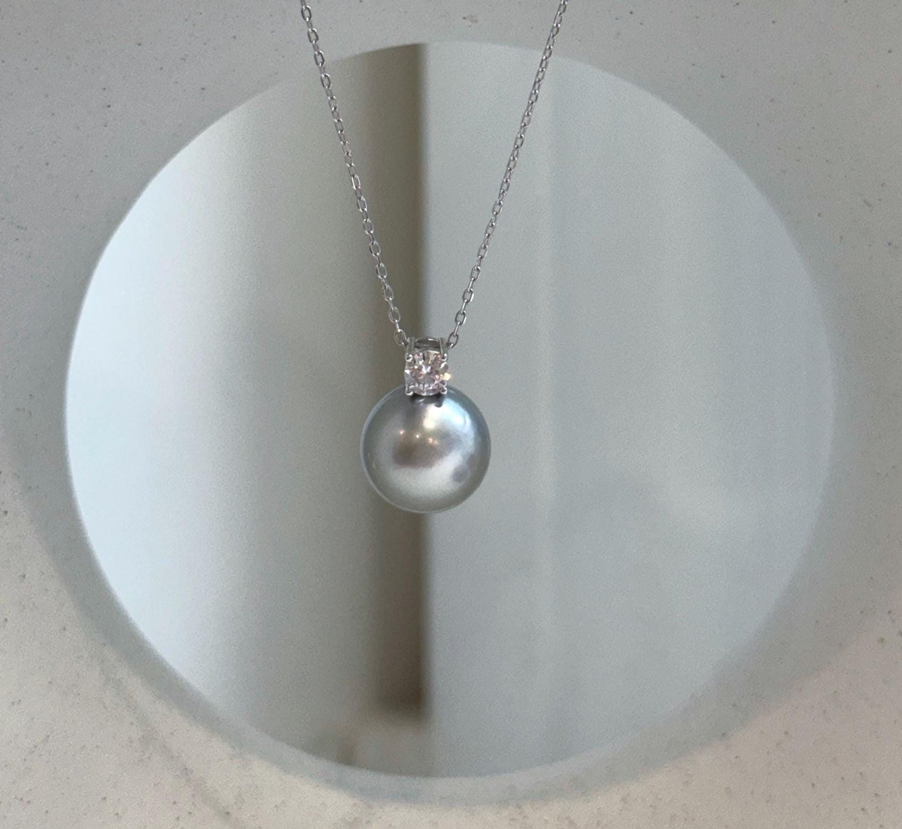 11.9mm Tahitian pearl pendant featuring a genuine saltwater ocean pearl with beautiful mirror luster and S925 sterling silver.
