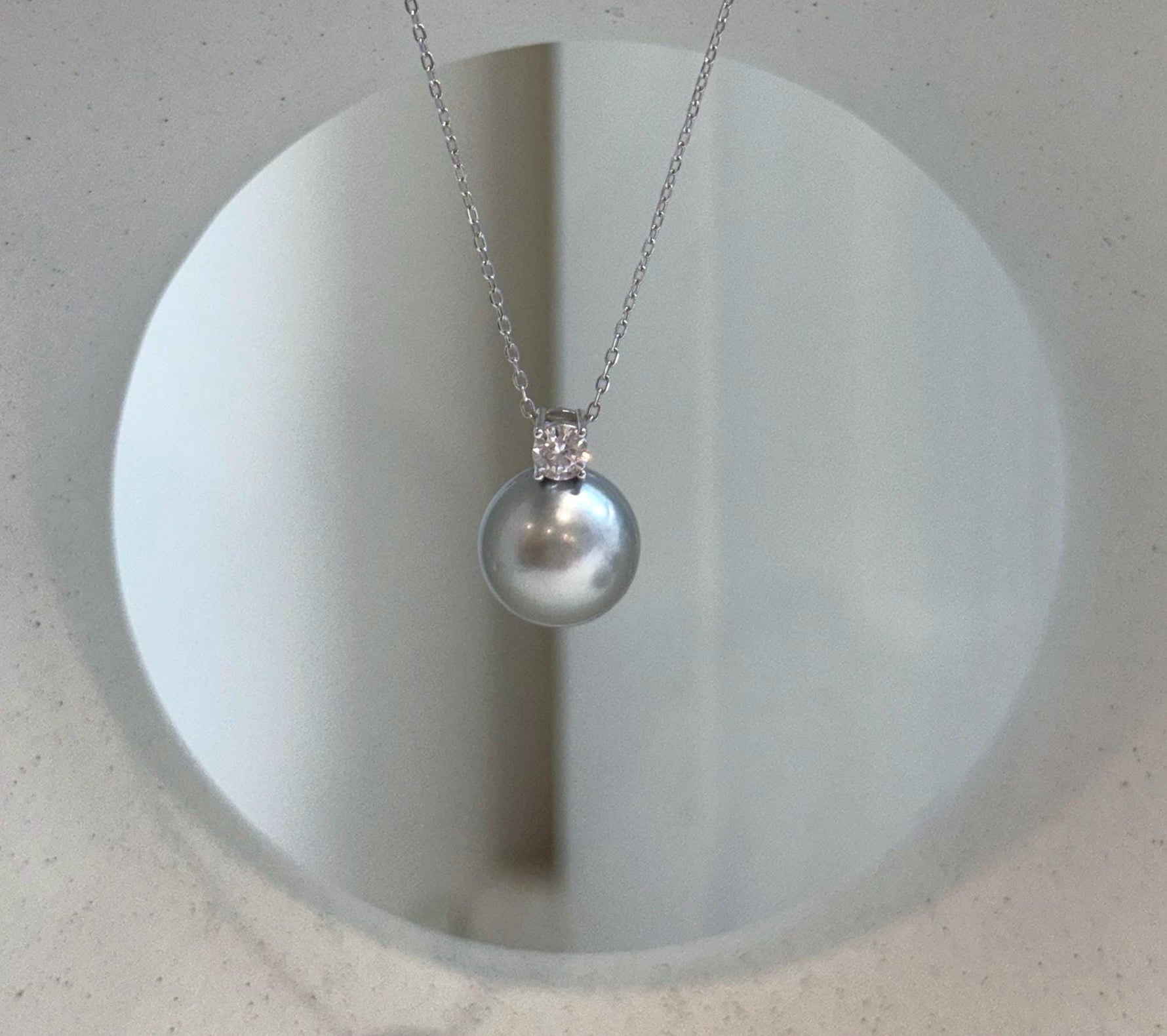 Elegant Tahitian ocean pearl pendant crafted with a large 11.9mm genuine pearl and polished S925 sterling silver.