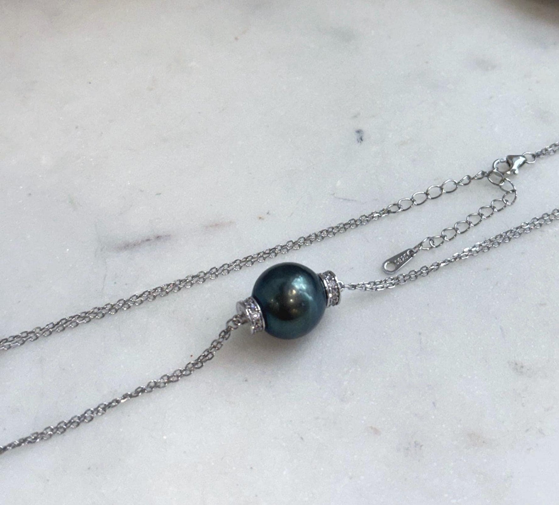 Genuine 12.7mm Tahitian ocean pearl necklace with strong mirror luster and vintage-style pendant design.