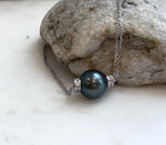 Vintage S925 sterling silver pendant chain set with a large genuine Tahitian saltwater pearl.