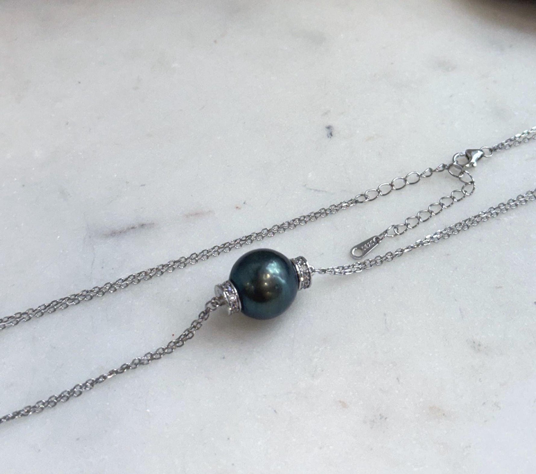 Luxury vintage pearl pendant necklace with genuine Tahitian ocean pearl and S925 sterling silver chain.