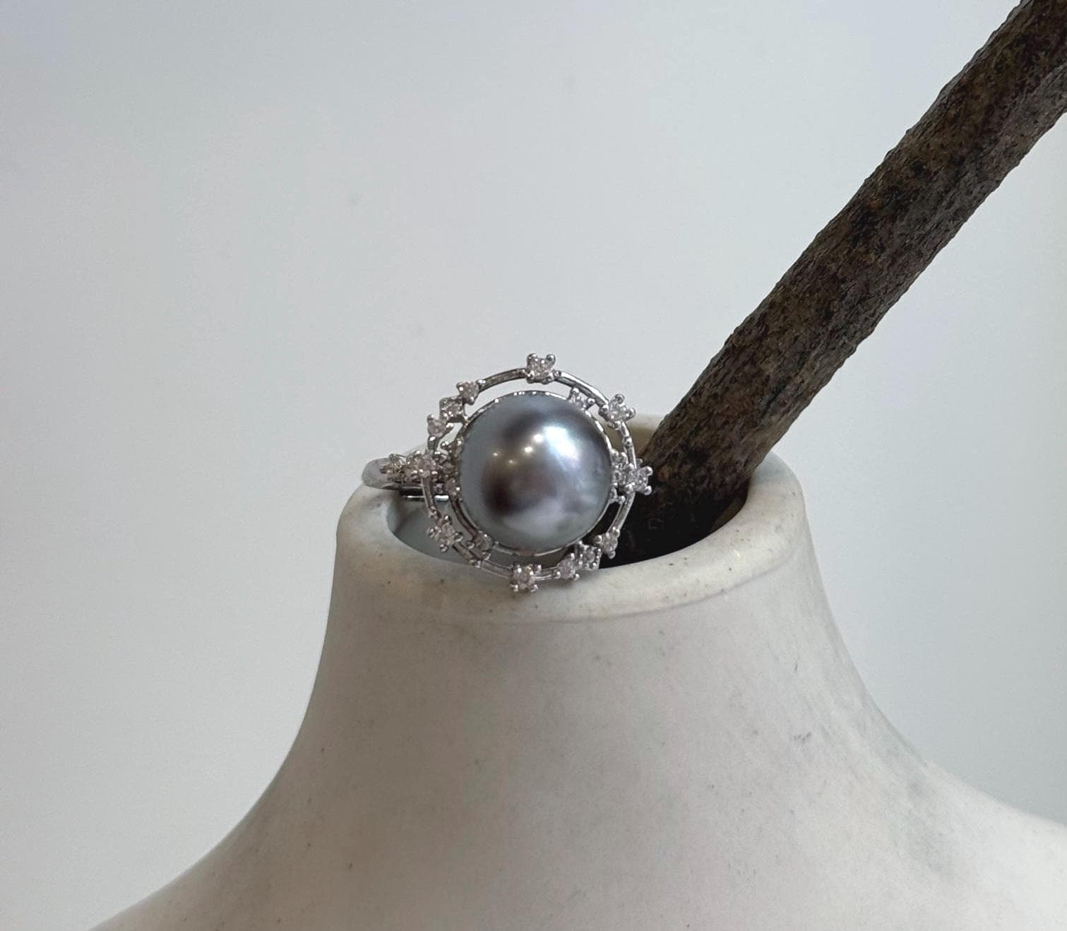 Tahitian platinum pearl jewelry ring measuring 1.6×1.7cm