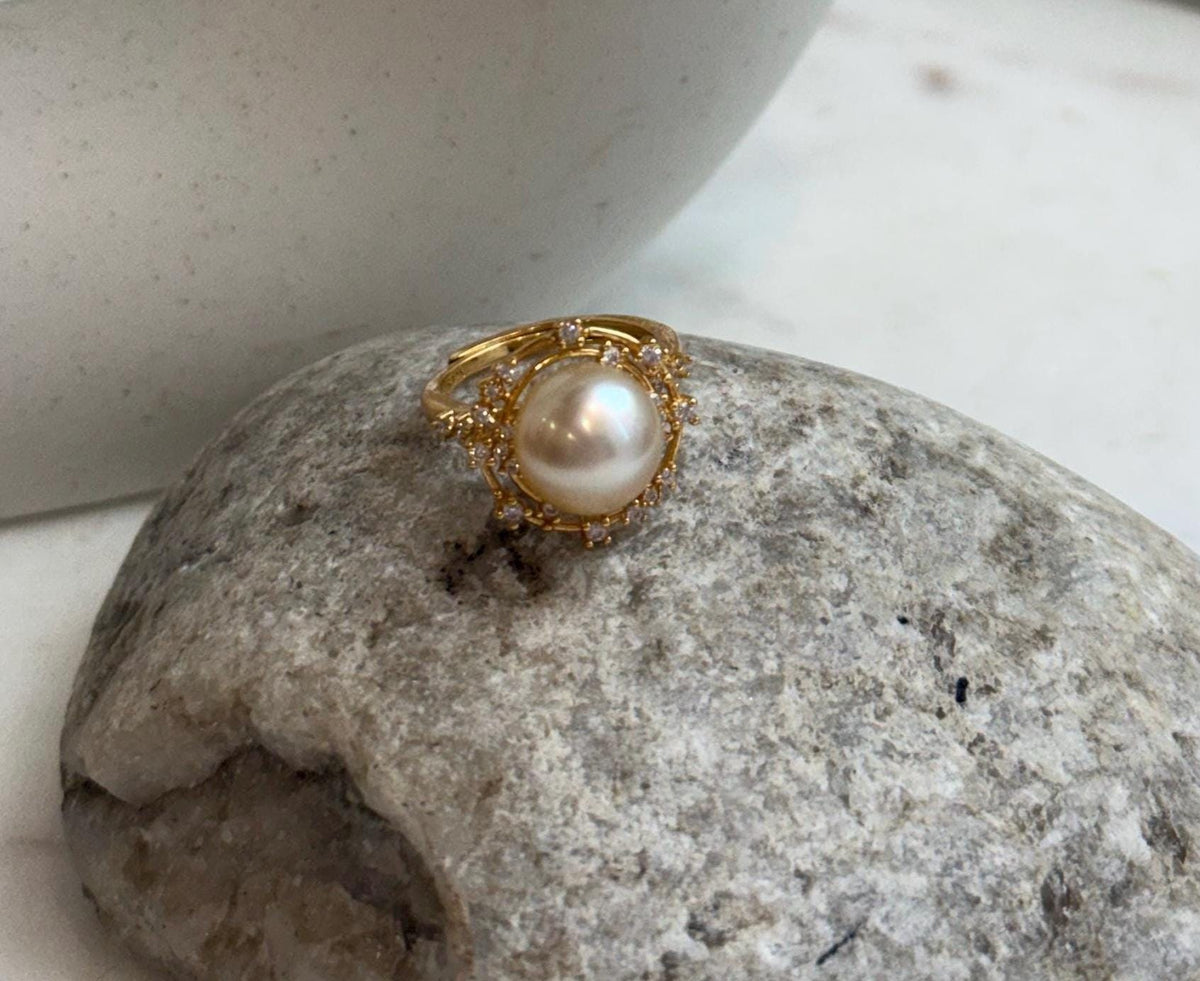 Genuine 10.6mm South Sea golden ocean pearl ring with beautiful iridescent overtones and extreme luster