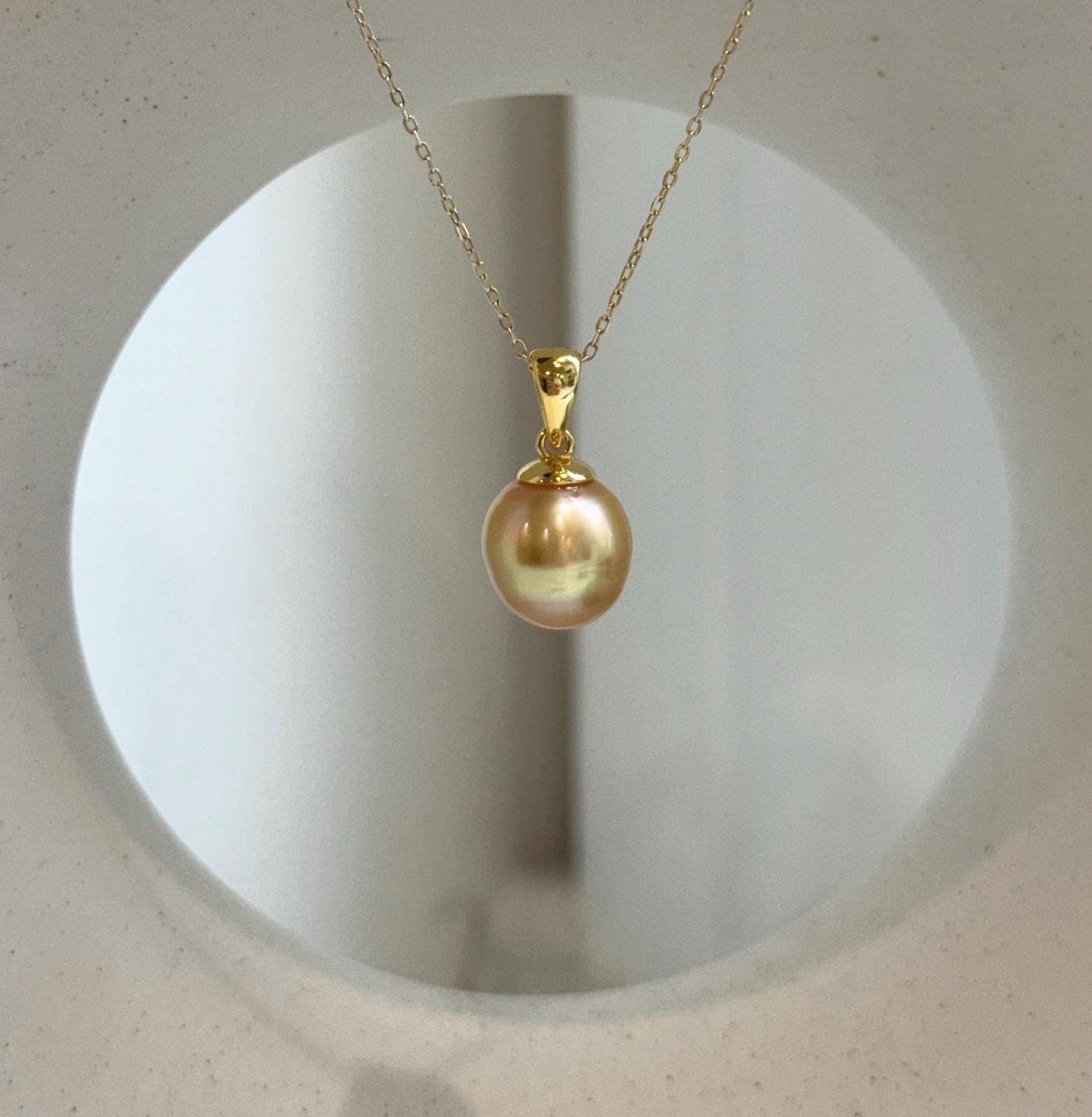 Luxury 11.1mm South Sea pearl pendant with rich deep tea gold color and brilliant luster