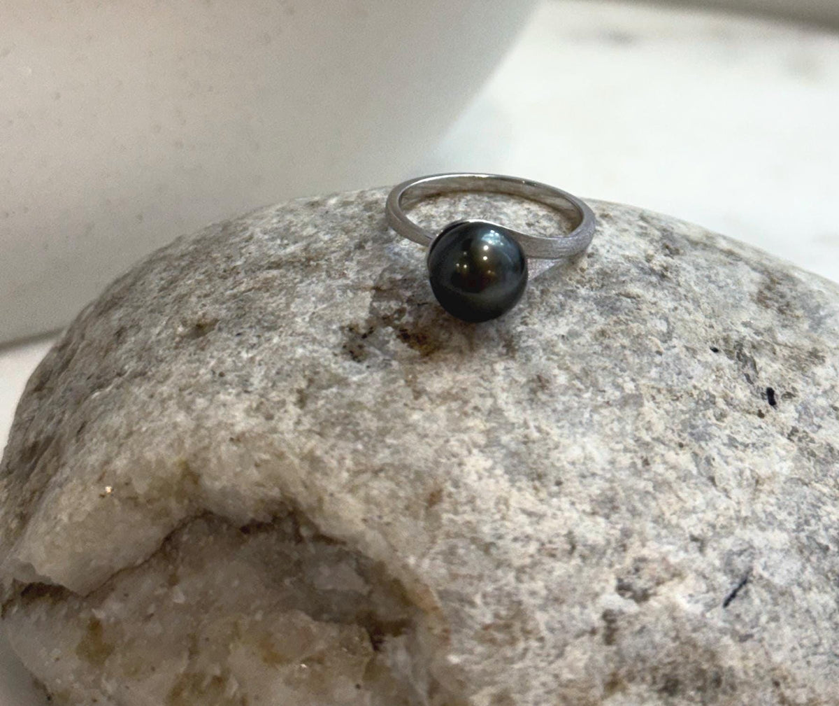 Genuine Tahitian saltwater pearl ring featuring a deep black tone and highly reflective mirror luster