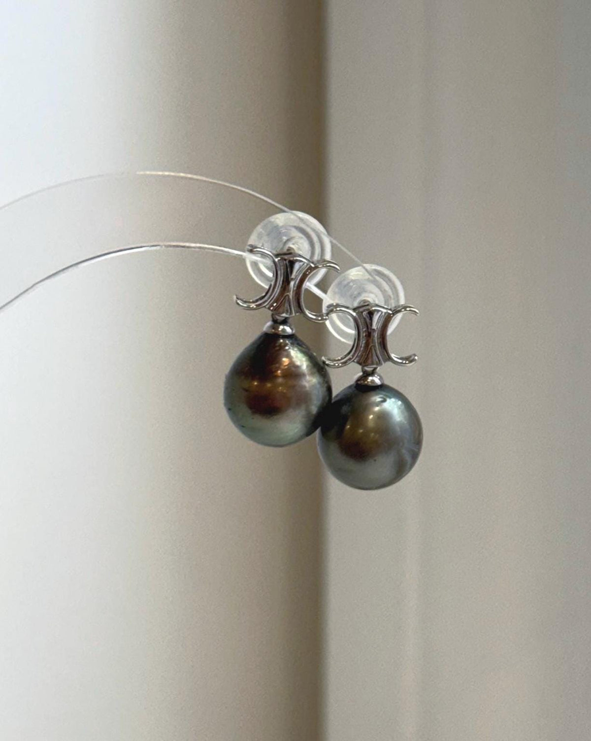 Tahitian peacock hunter pearl earrings with rich green overtones and mirror luster
