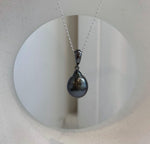 Extreme luster Tahitian pearl pendant measuring 2.7cm high