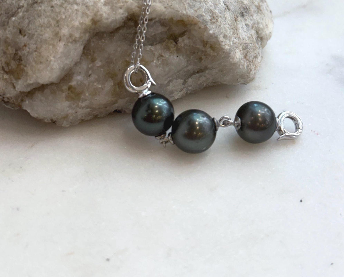 9.7–9.9mm Tahitian pearls with extreme metallic luster
