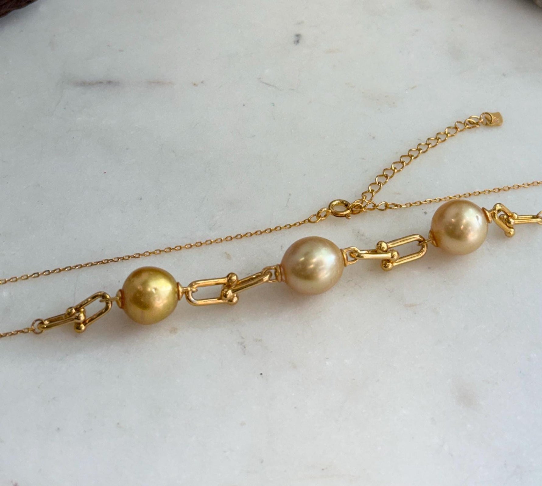 Elegant South Sea pearl satellite necklace with extreme metallic mirror luster