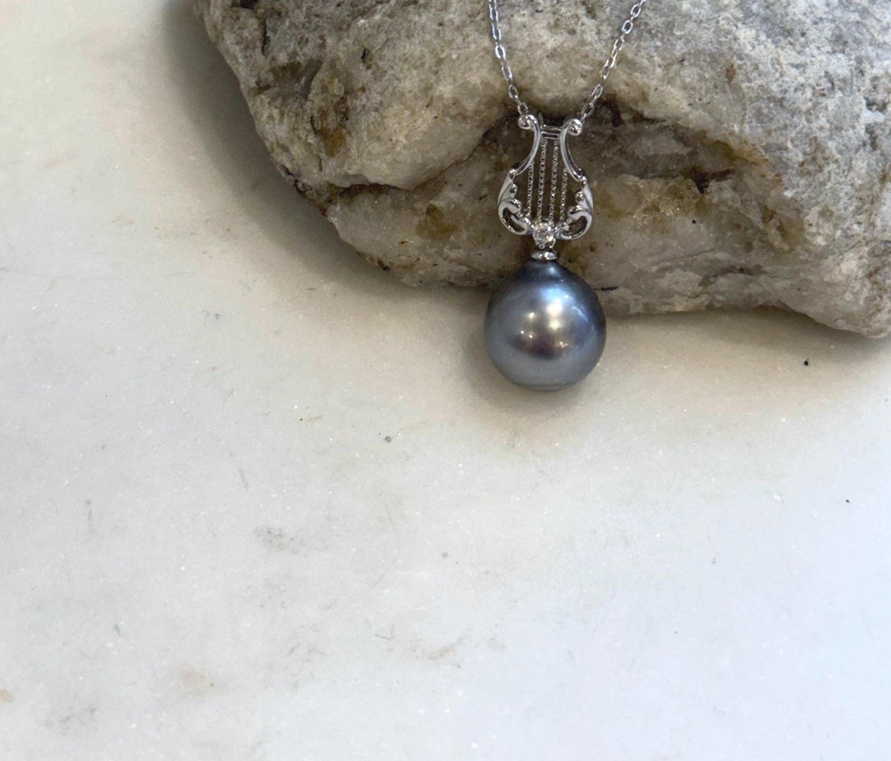 Mirror luster Tahitian ocean pearl pendant in S925 sterling silver