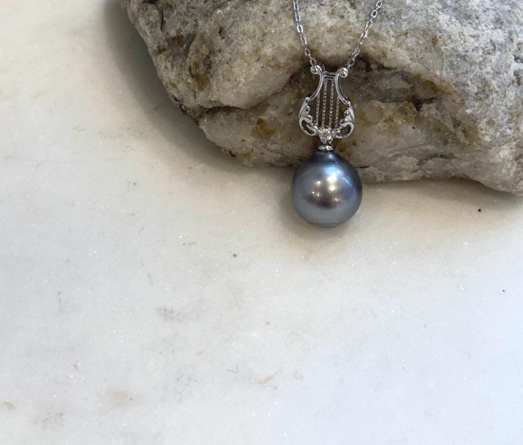 S925 sterling silver lyre pendant with Tahitian platinum pearl