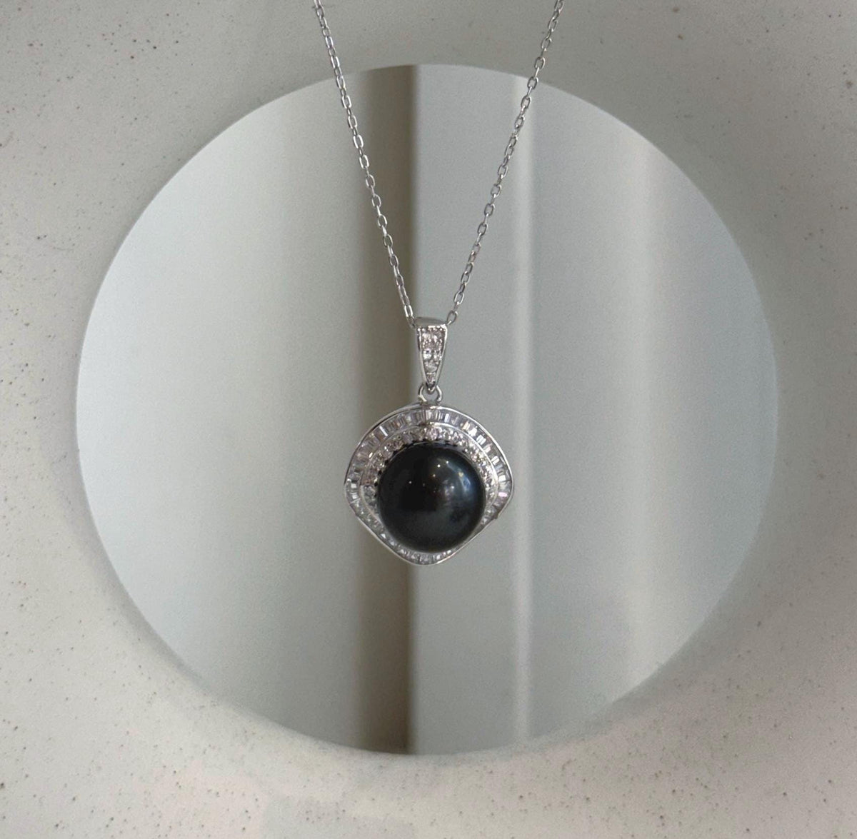 Tahitian black pearl vintage pendant with mirror luster and sterling silver setting