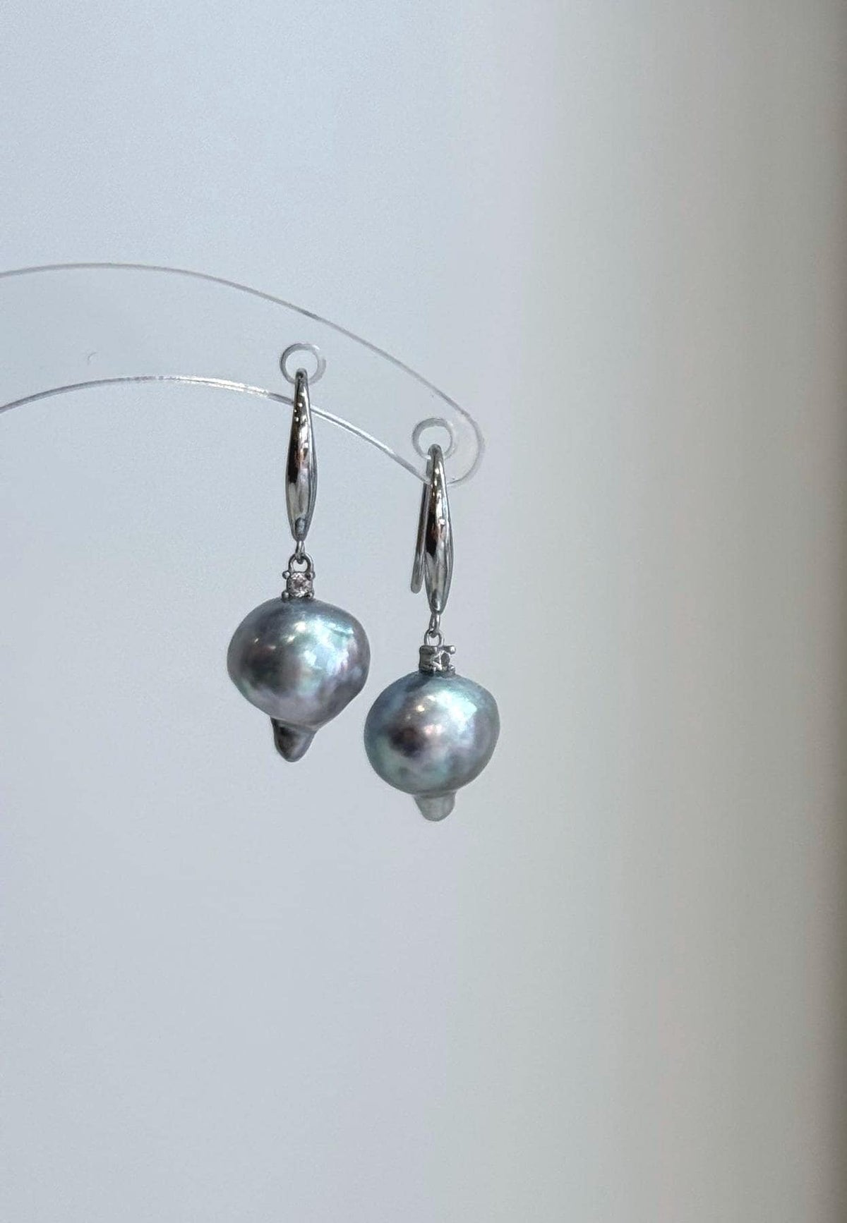 Elegant Akoya saltwater pearl drop earrings featuring beautiful natural shine and S925 silver hooks.