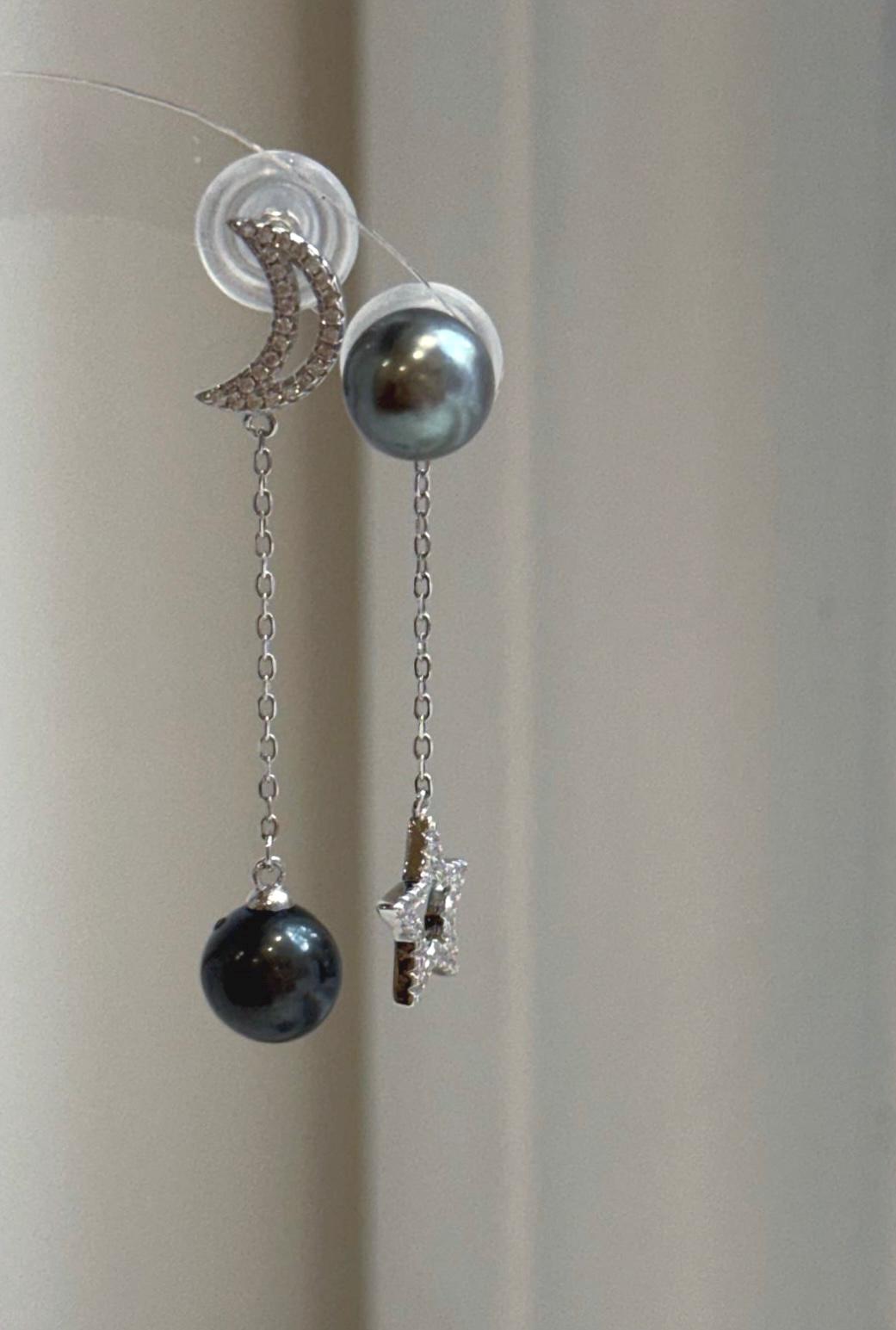 Mirror luster Tahitian pearl star moon earrings in S925 sterling silver with beautiful platinum hunter color
