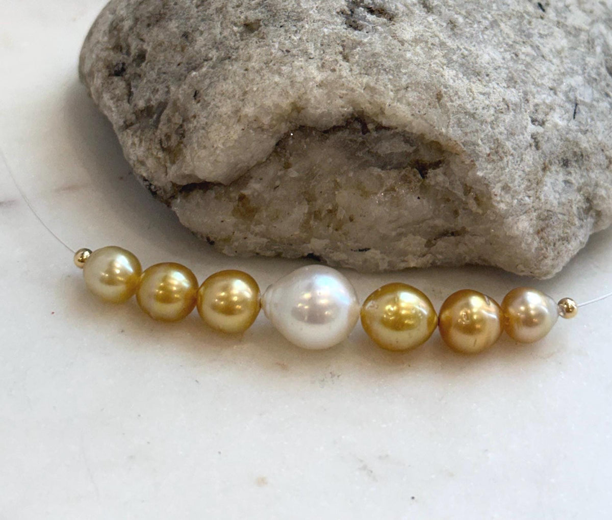 Graduated South Sea pearl necklace with 7 luminous saltwater pearls and feminine smile necklace style