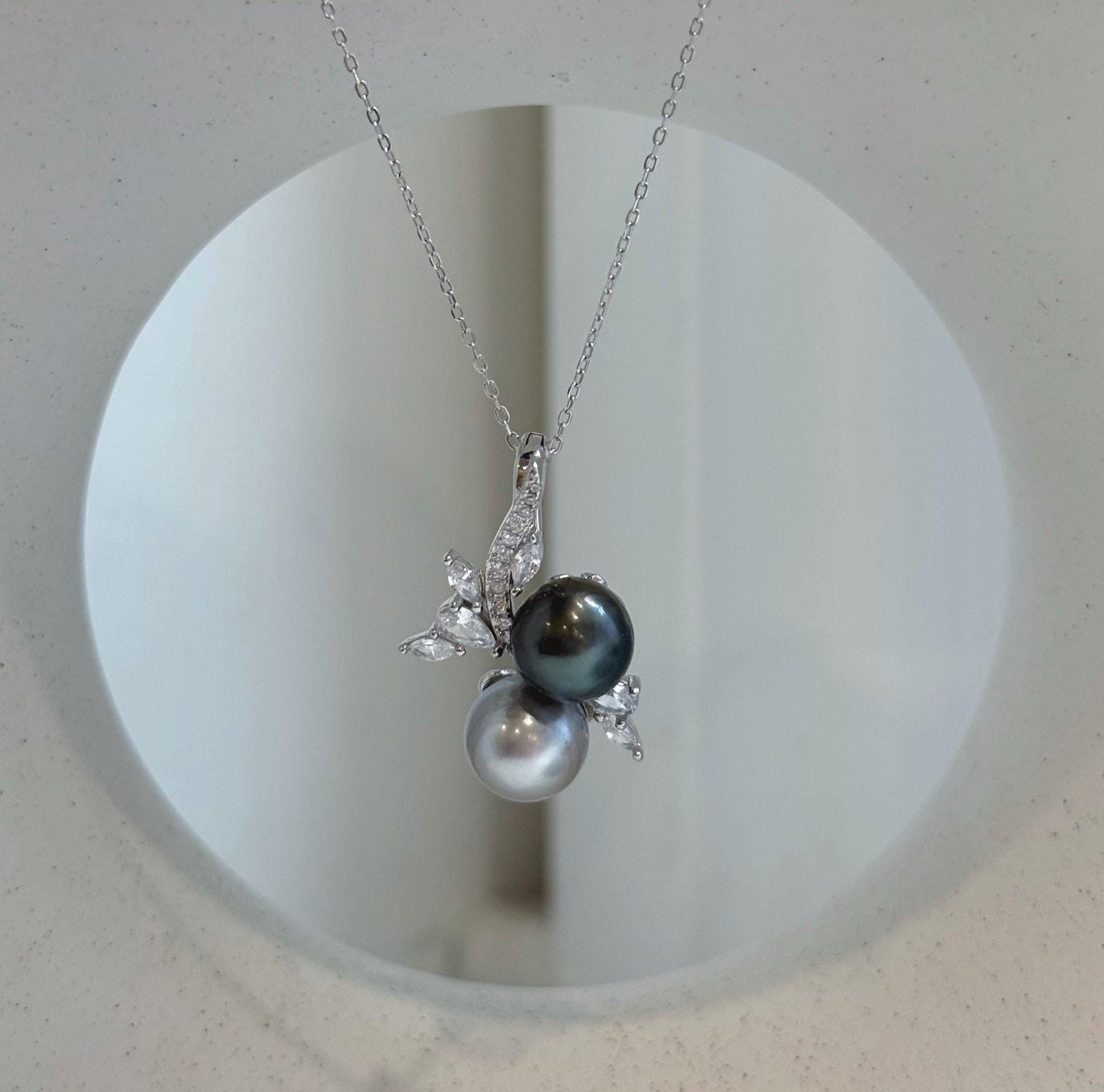 2.7cm double pearl pendant featuring genuine Tahitian saltwater pearls set in polished S925 sterling silver.