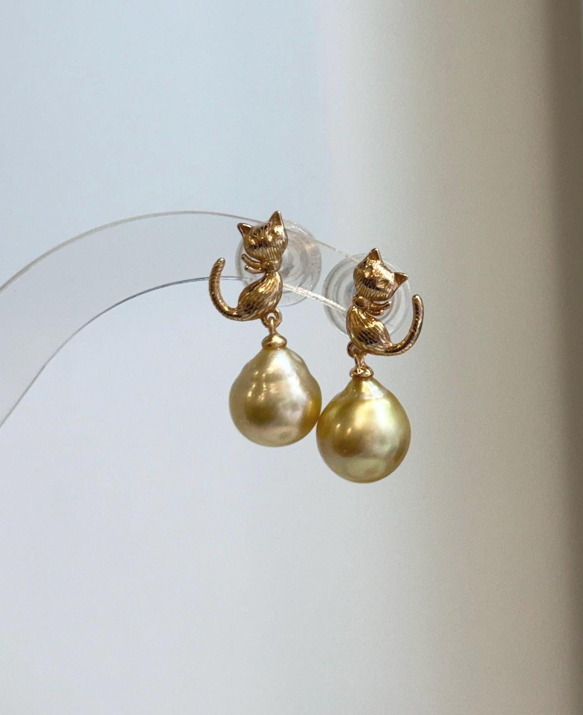 Luxury golden South Sea pearl earrings with playful cat design, extreme luster, and S925 sterling silver.