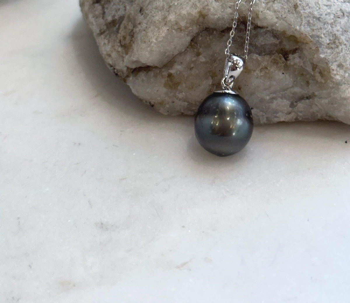 Tahitian black platinum pearl pendant with extreme natural luster and sterling silver setting