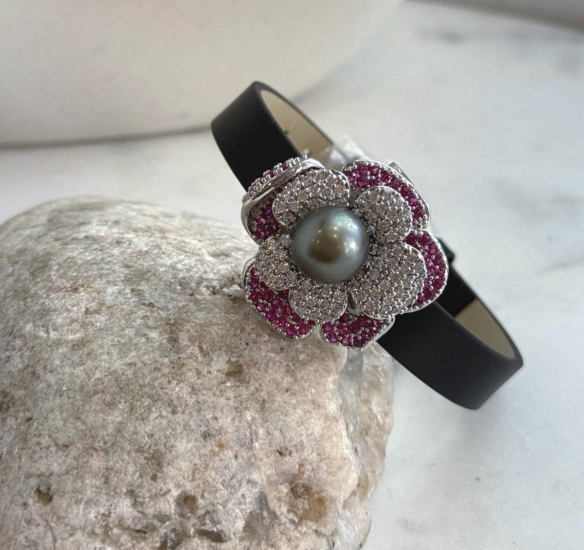 Elegant Tahitian ocean pearl leather bracelet with cool silver platinum overtones and glossy surface.