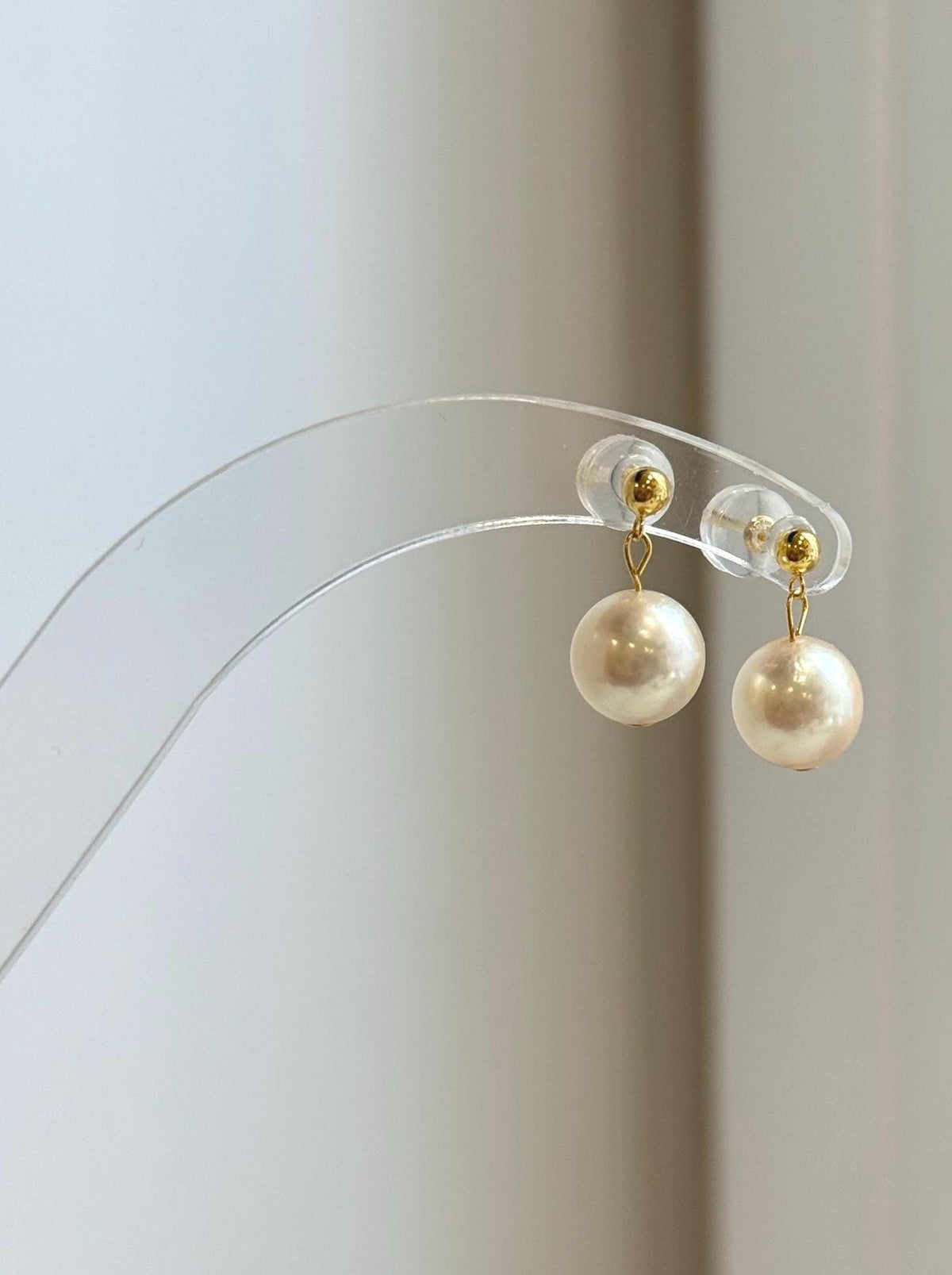 Classic round ivory pearl dangle earrings in real 18K gold