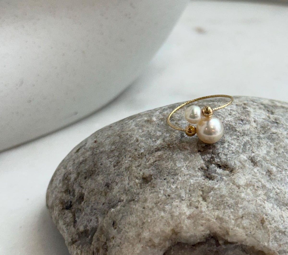 Elegant Akoya pearl ring crafted in solid 18K Au750 gold