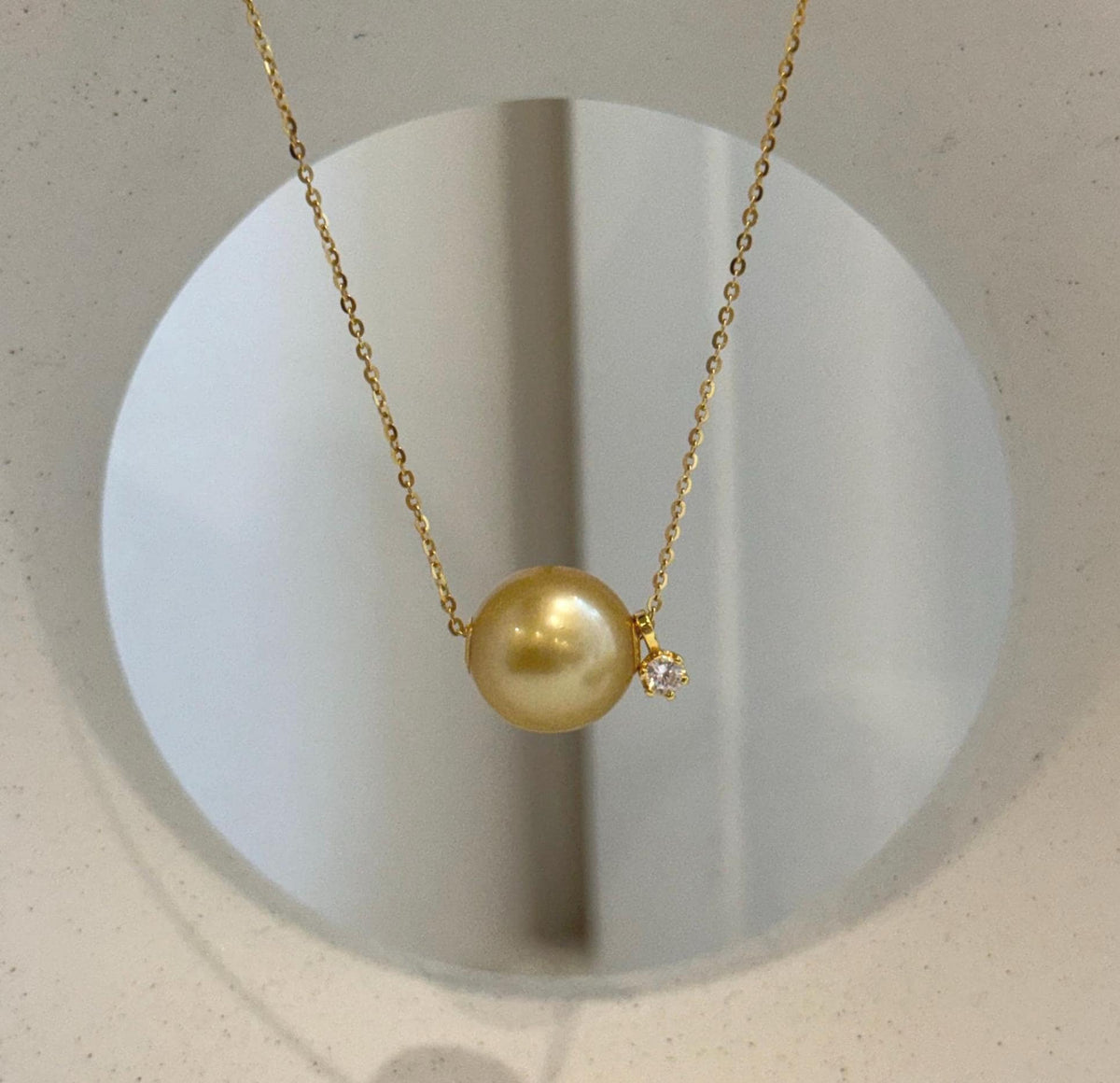 Luxury 18K gold necklace with genuine South Sea golden saltwater pearl